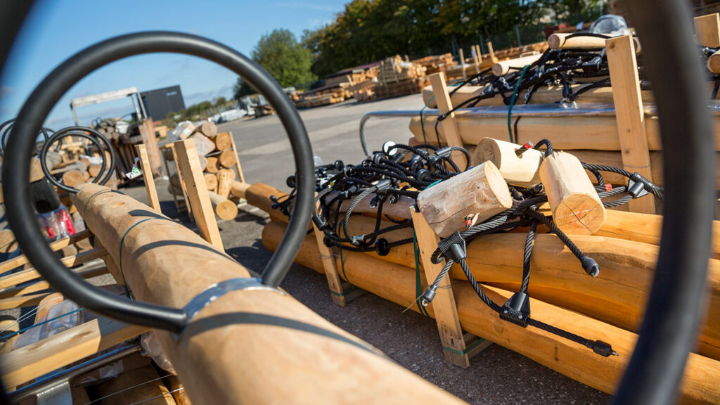 SMART ROBINIA & SMART PACKING - Playground equipment packed ready to be transported to partner